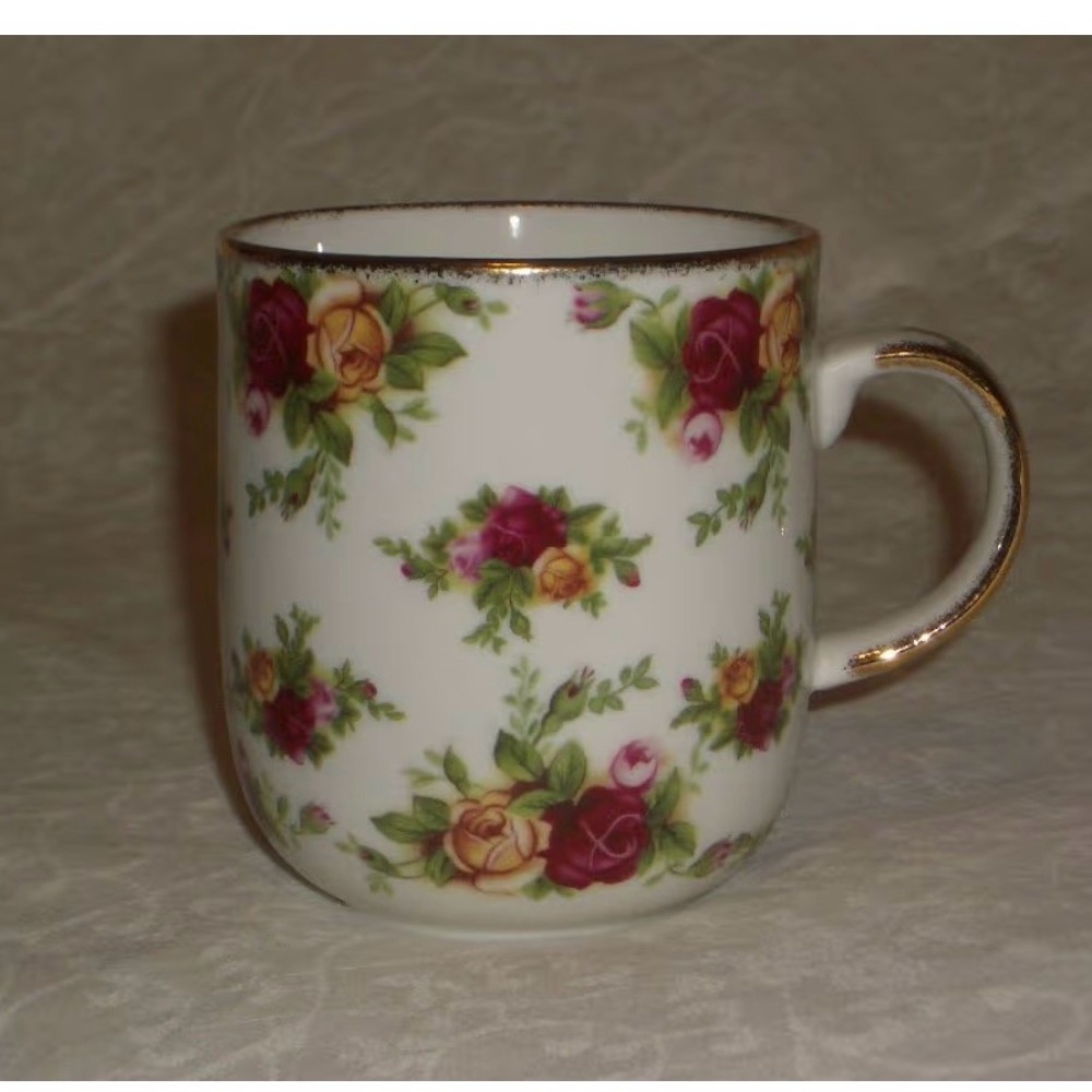 Royal Albert Old Country Roses Tea Set - Picture 4 of 12